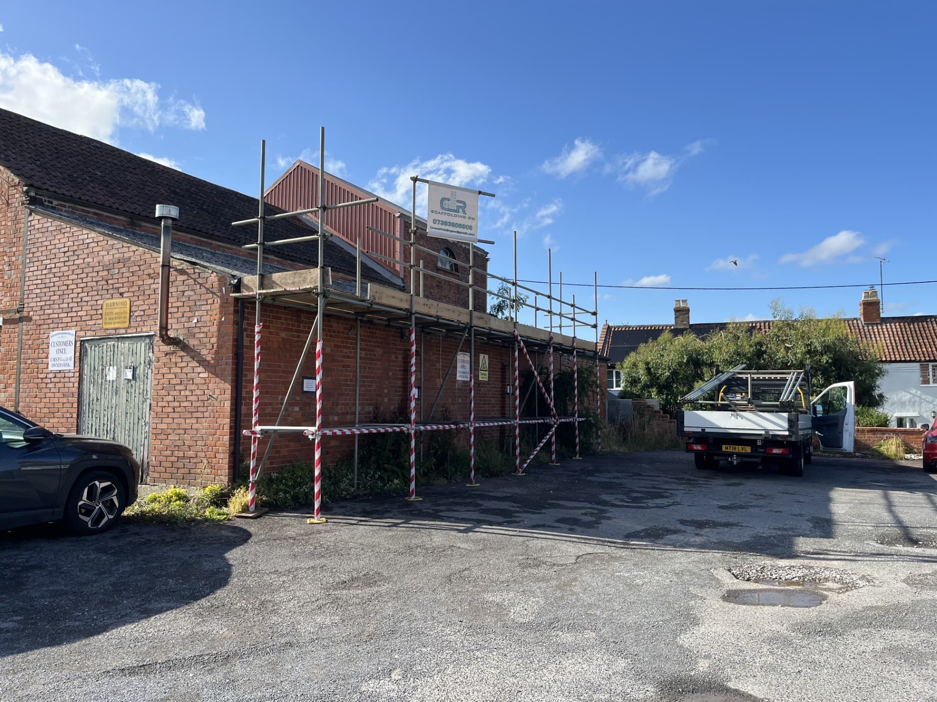 Large commercial scaffolding project