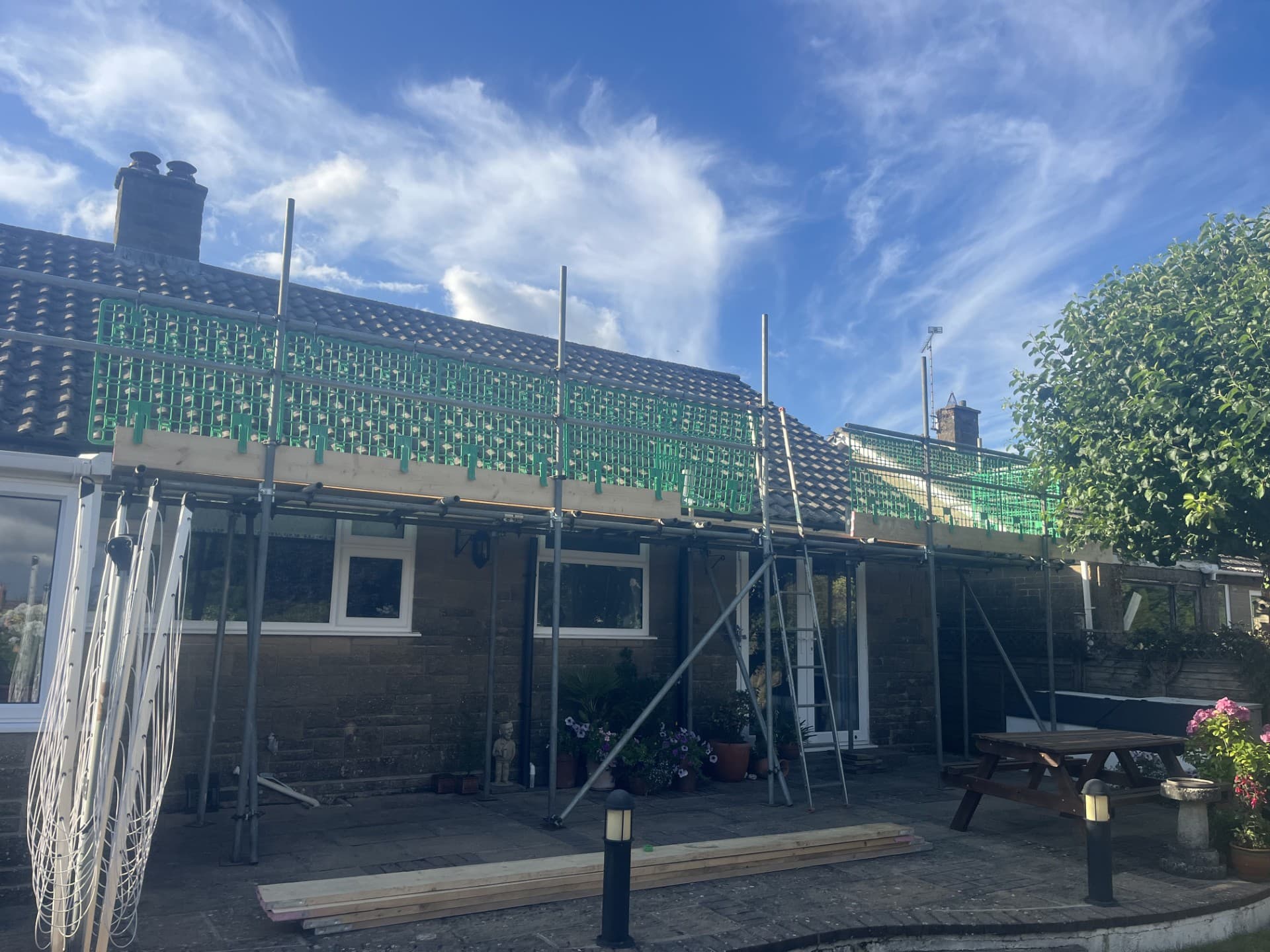 House scaffolding with safe access platforms